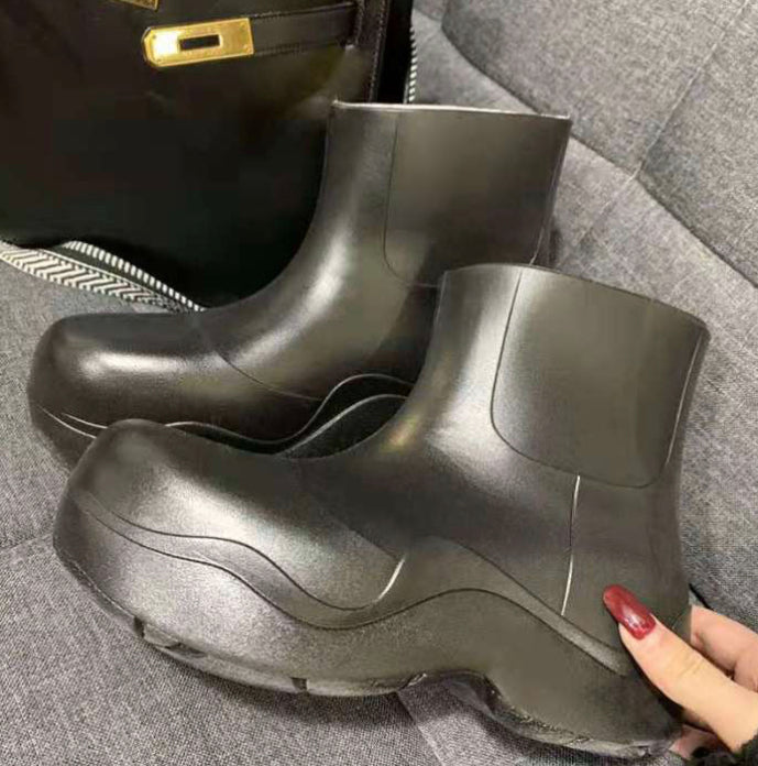 Puddle V-Ankle Boots