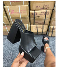 Load image into Gallery viewer, Lauryn Chunky Heel Mule
